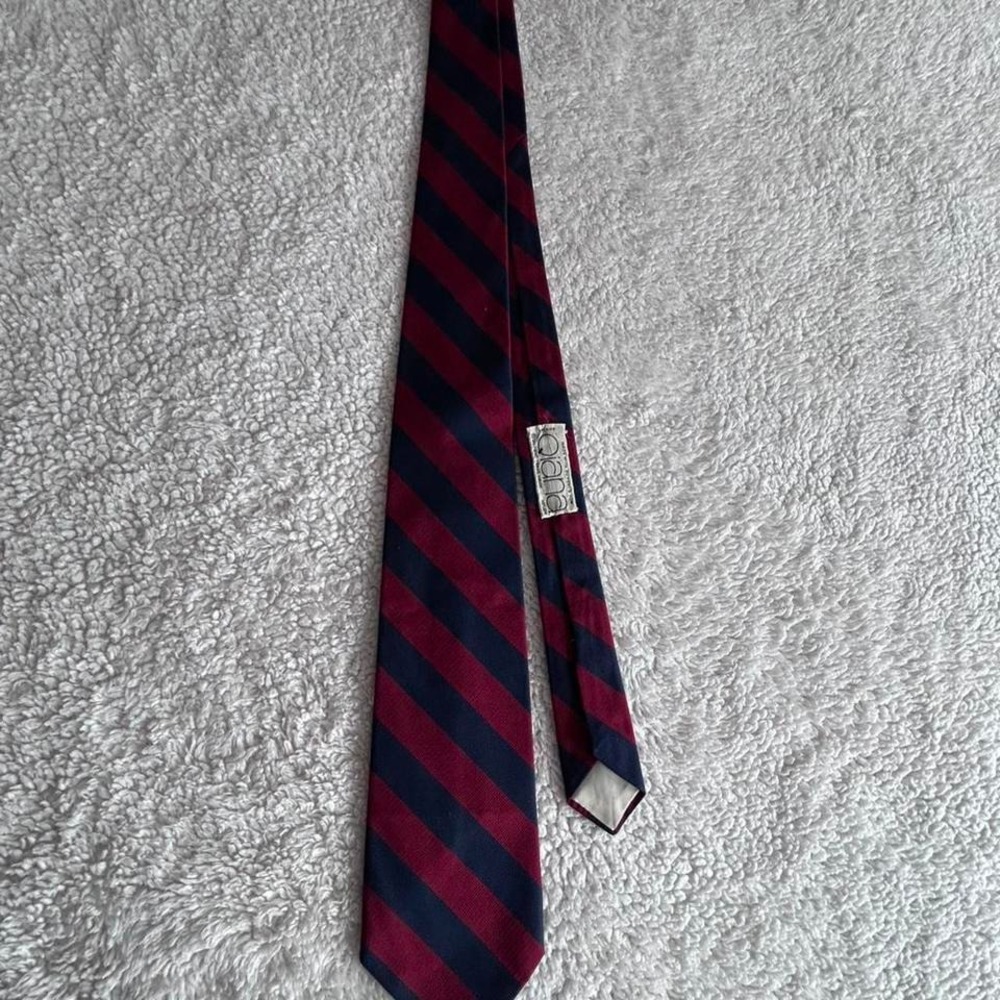 Vintage Marshall Field's Red and Blue Tie‎